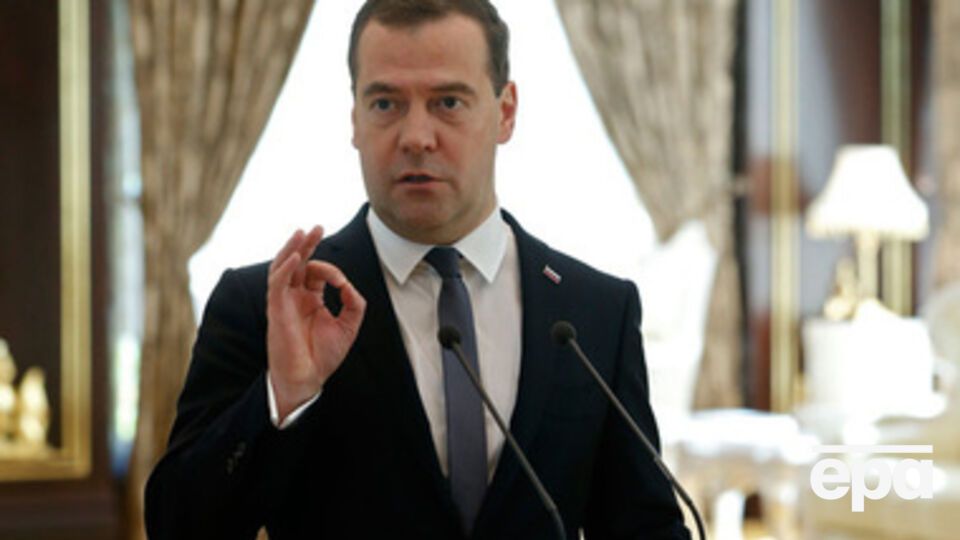 Медведев считает, что другие страны препятствуют развитию экономики России