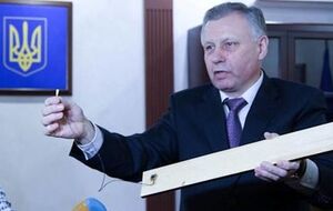 Прослушивающее устройство было вмонтировано в дверной наличник