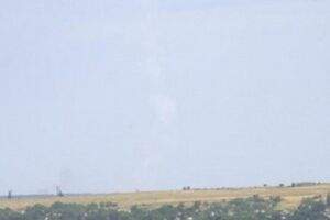 На фото виден след, который, возможно, является следом ракеты, сбившей Boeing 777