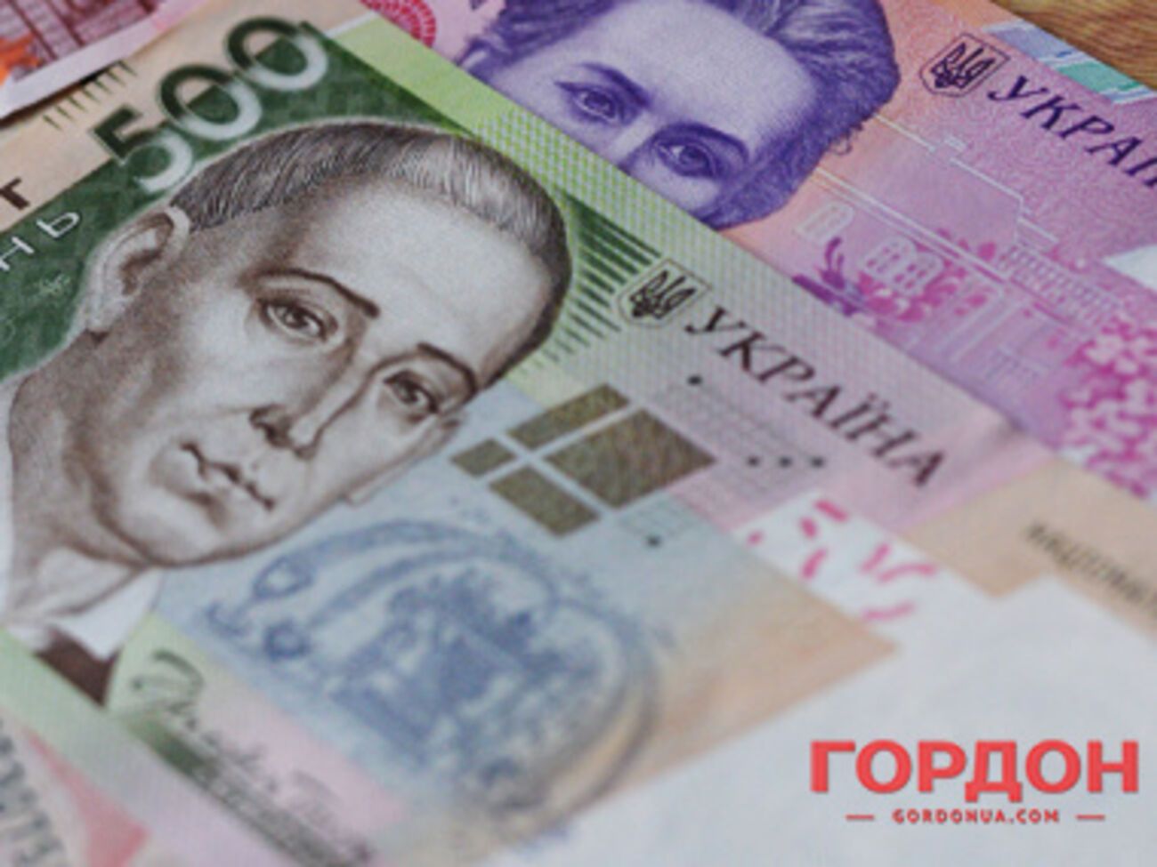 Гривна продолжает терять позиции