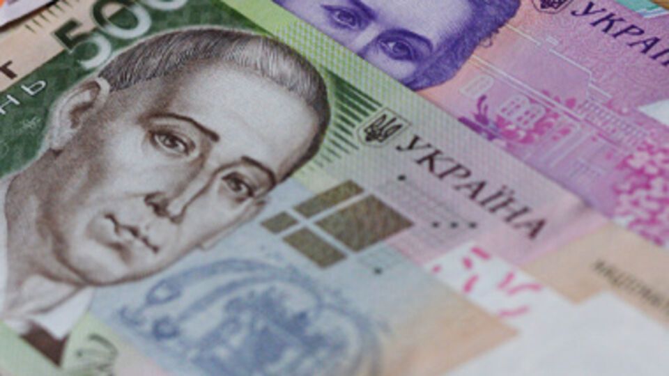 Гривна продолжает терять позиции