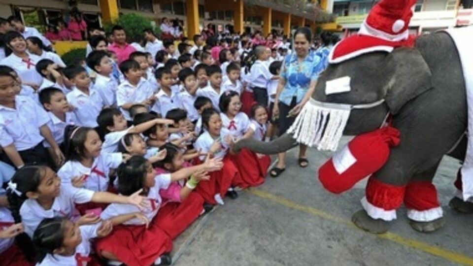 Рождество в Таиланде отмечают в тридцатиградусную жару