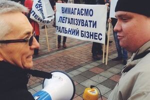 Под Радой требуют легализировать игорный бизнес и не уменьшать расходы на образование. Фоторепортаж