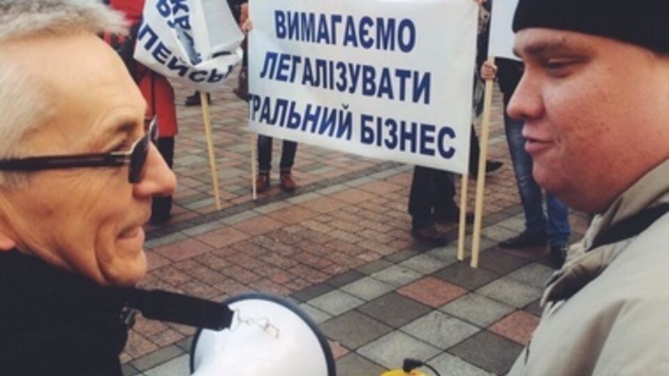 Под Радой требуют легализировать игорный бизнес и не уменьшать расходы на образование. Фоторепортаж