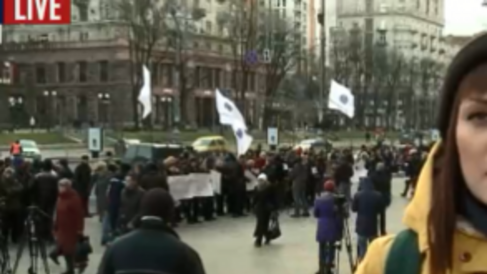 Под КГГА собрались разные митингующие