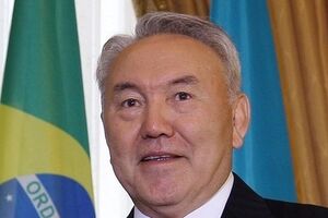 Назарбаев призывает разрешить конфликт в Украине
