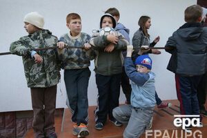 Часть детей на Донбассе ходит в школы и детсады