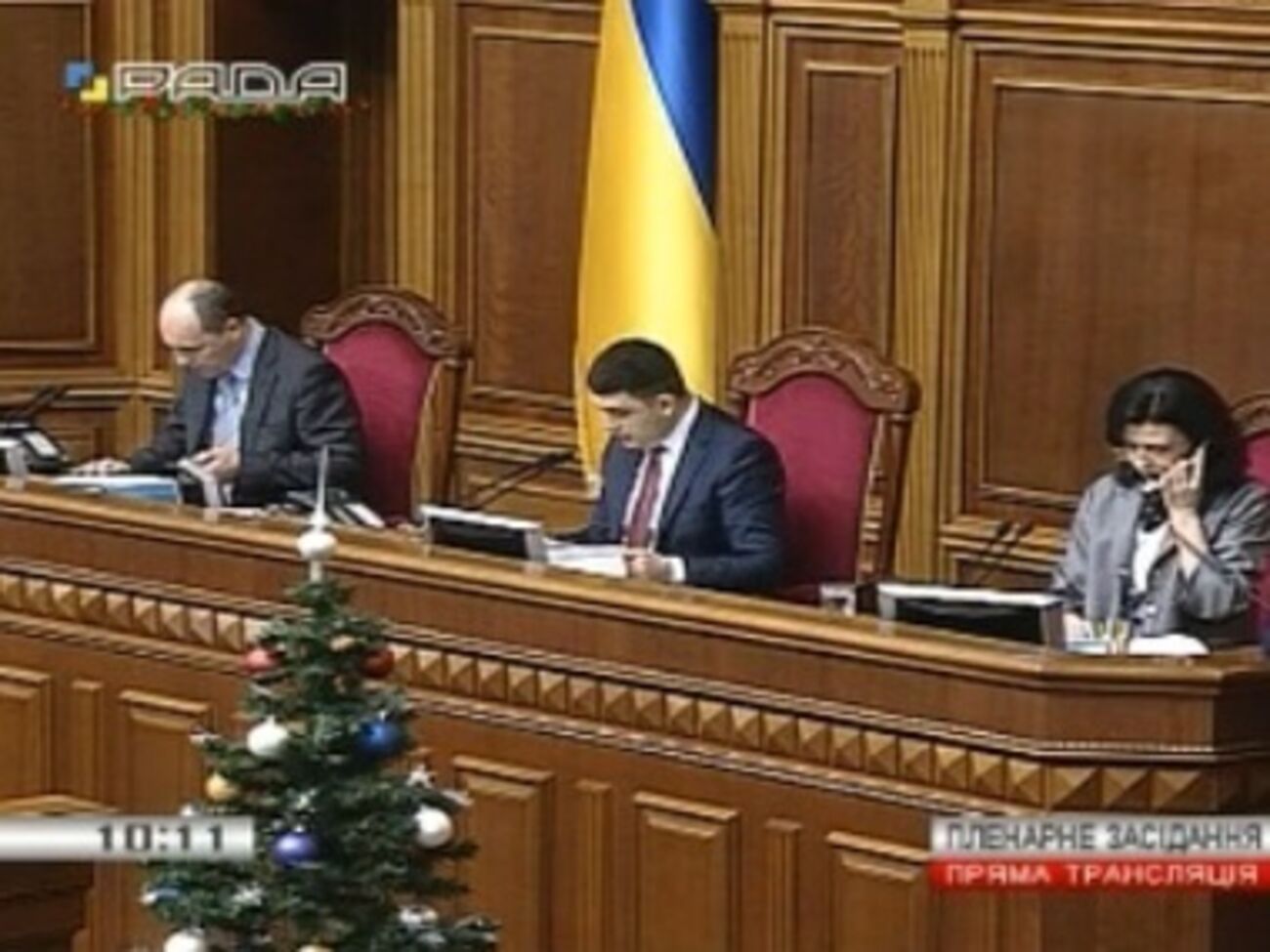 Сегодня в зале заседаний присутствовали 307 народных депутатов