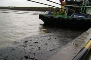 В Туапсе произошел разлив нефти