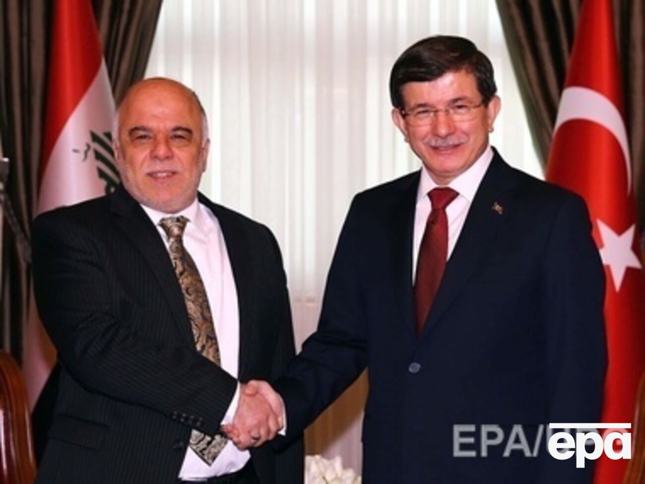 Иракский премьер Хайдер аль-Абади и премьер-министр Турции Ахмет Давутоглу
