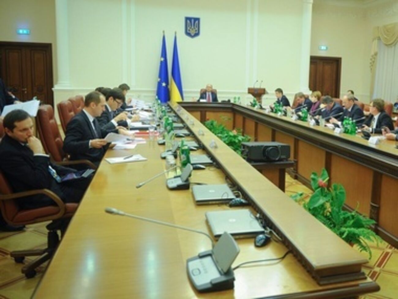 Кабмин составил график дежурств на 1&ndash;4 и 7&ndash;11 января 2015 года