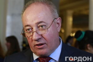 Чумак считает, что социальные выплаты придется сократить