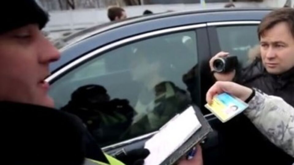 Меру наказания для работника ГАИ изберет суд