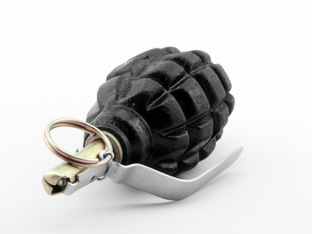 В тайнике были обнаружены патроны и гранаты (на фото &ndash; граната Ф-1)