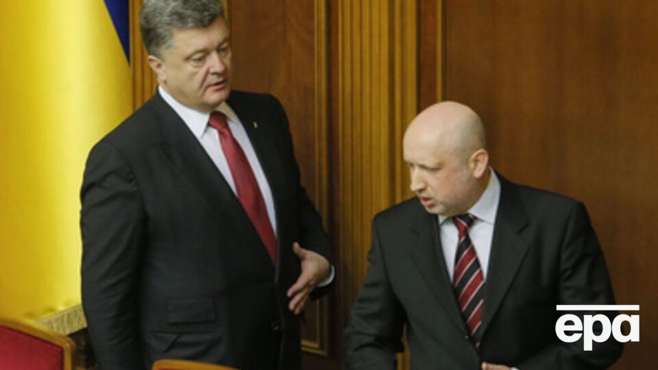 По данным издания INSIDER, перед голосованием за законопроект об СНБО Петр Порошенко и Александр Турчинов провели длительные переговоры