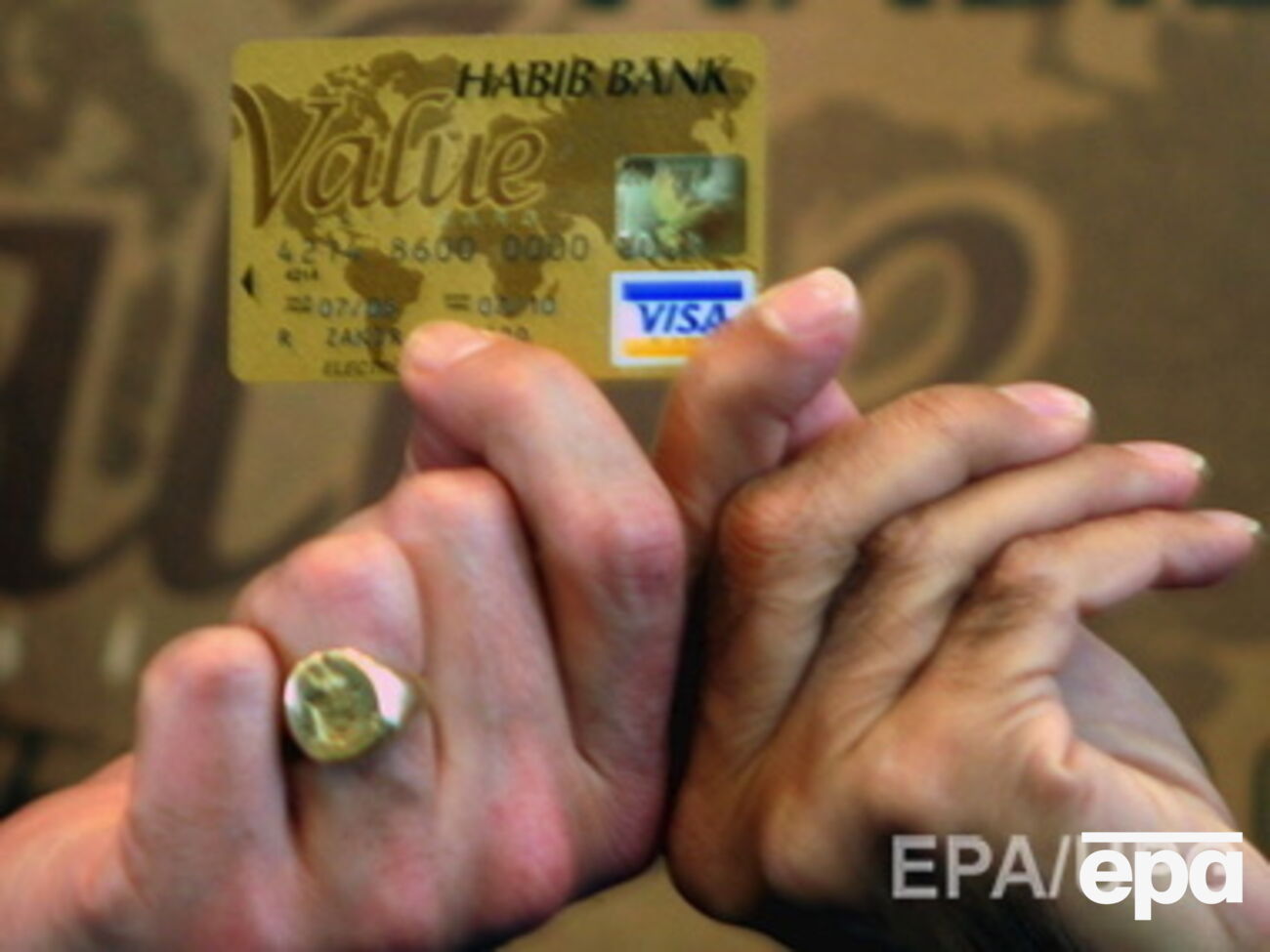 В Крыму заблокированы любые операции с использованием продуктов и услуг Visa