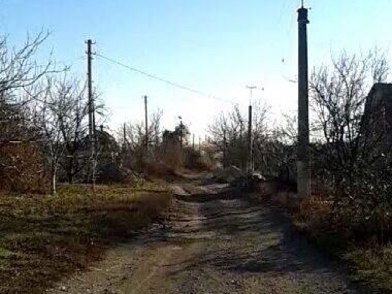 От взорванного дома осталась одна труба