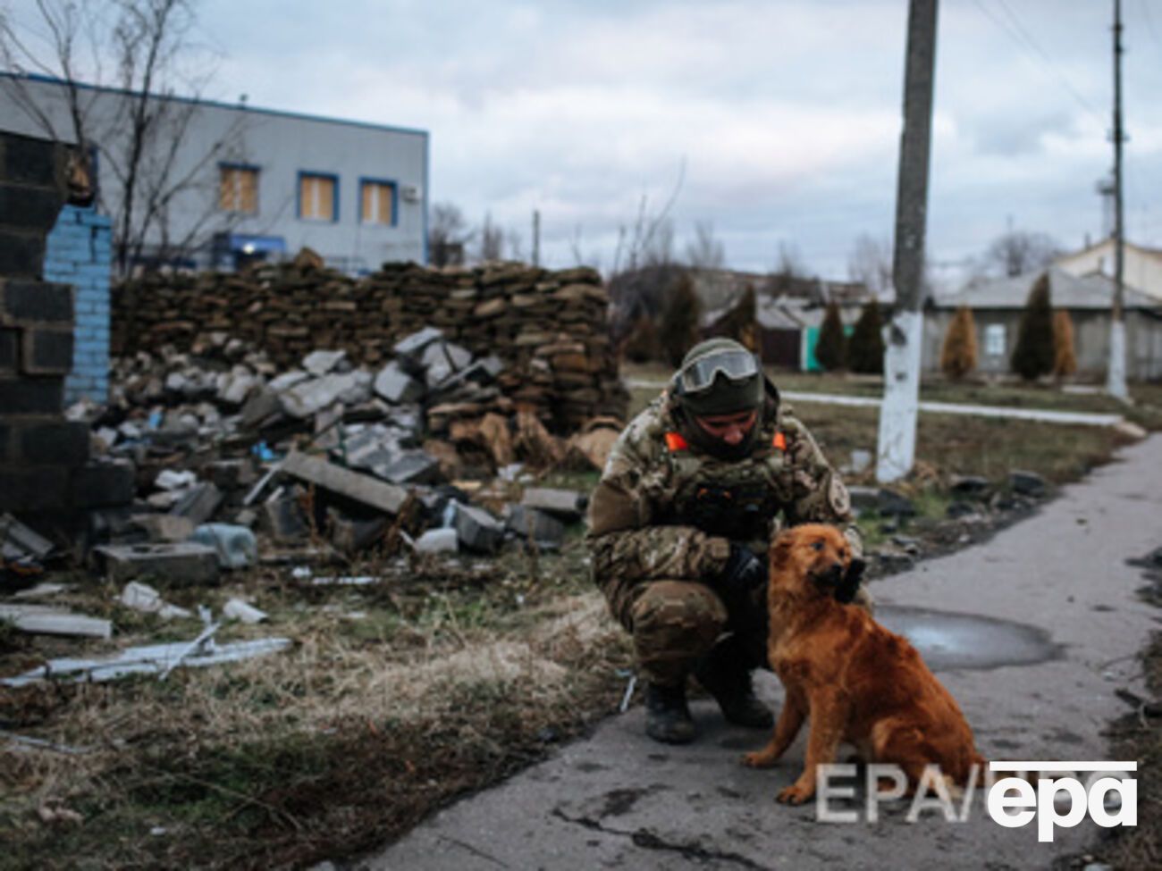 На освобожденных территориях украинские военные налаживают мирную жизнь
