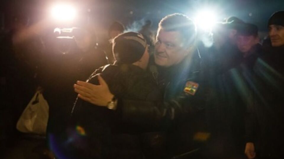 Порошенко поблагодарил военных за мужество