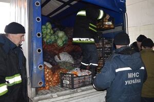 Ветеранам и детям с ограниченными возможностями привезли крупы, мясные и рыбные корнсервы, печенье, масло, чай