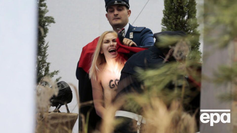 В Ватикане активистку могли обвинить в нарушении спокойствия, непристояйних действиях и краже