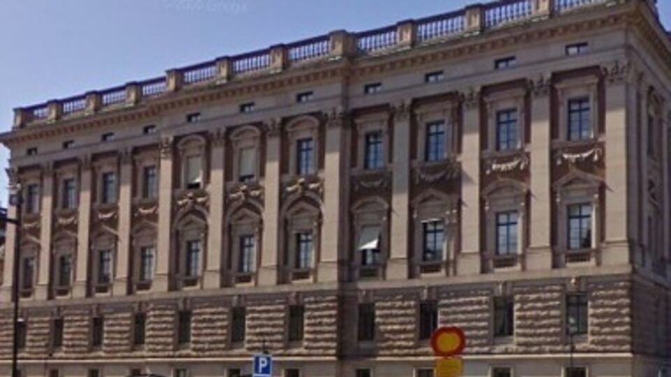 Досрочные выборы были назначены на 22 марта, после того как парламент не согласовал с оппозицией госбюджет