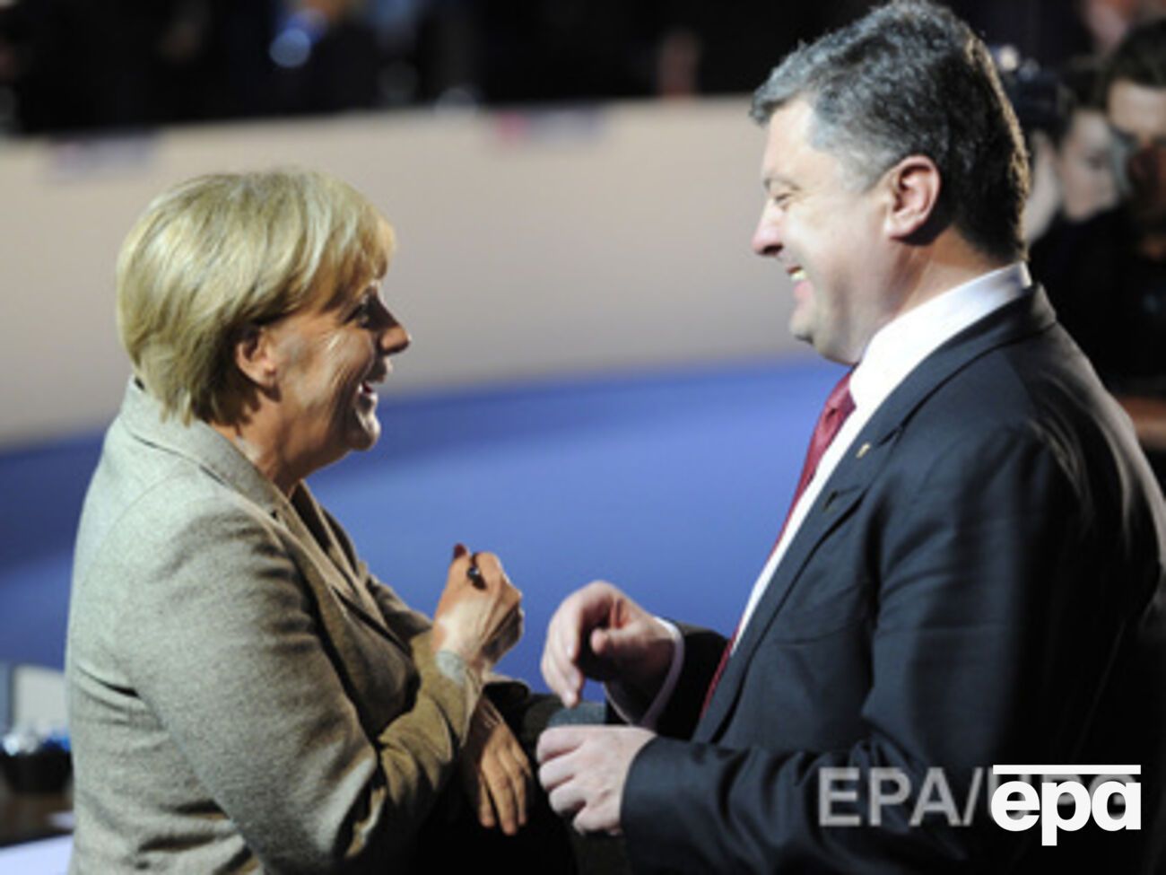 Порошенко и Меркель провели очередной раунд телефонных переговоров