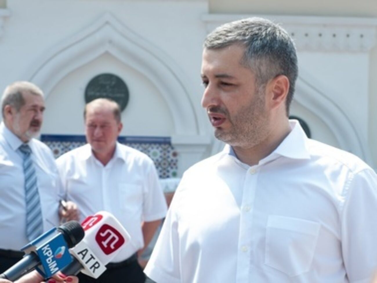 Правительству Украины стоит думать о том, "как нашим гражданам пережить оккупацию, а не усложнять им жизнь", уверен&nbsp;Кырымлы