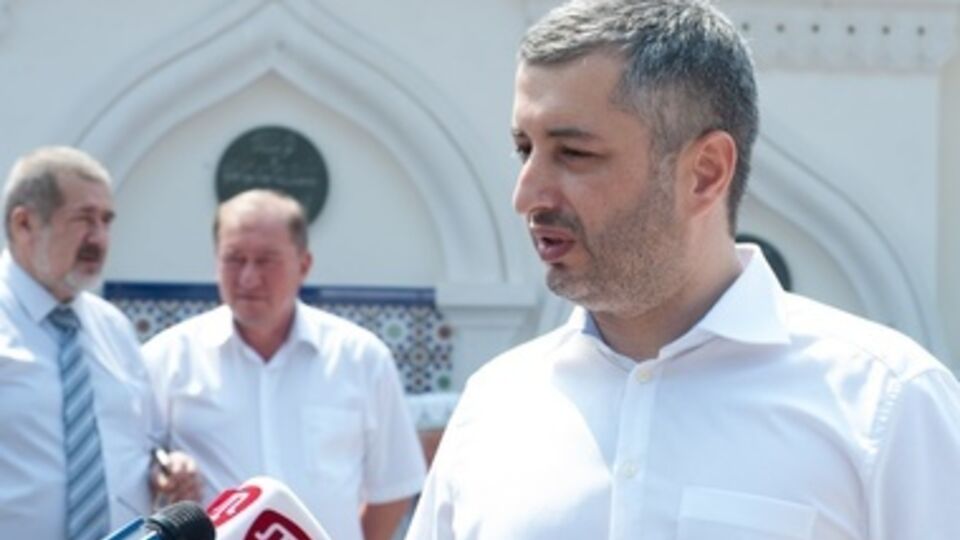 Правительству Украины стоит думать о том, "как нашим гражданам пережить оккупацию, а не усложнять им жизнь", уверен Кырымлы