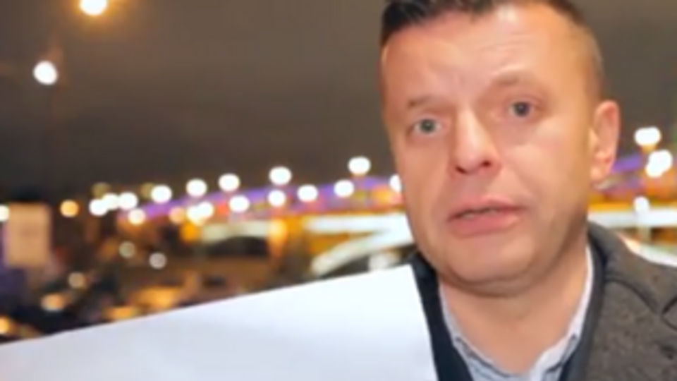 О случившемся сообщил на своей странице в Facebook Борис Акунин