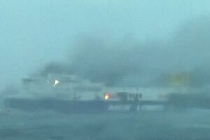 Горящий пассажирский паром Norman Atlantic