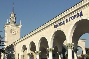 В Симферополе у касс по предварительной продаже ж\д билетов очередей почти нет, сообщил источник