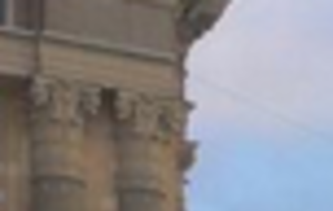 Участники акции в сложившейся ситуации считают недопустимым продолжение работы российских банков в Украине