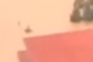 Спасатели пытаются добраться в районы, отрезанные из-за разлившихся рек и разрушенных обвалами дорог