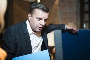 Оператор принес извинения Парфенову за обман