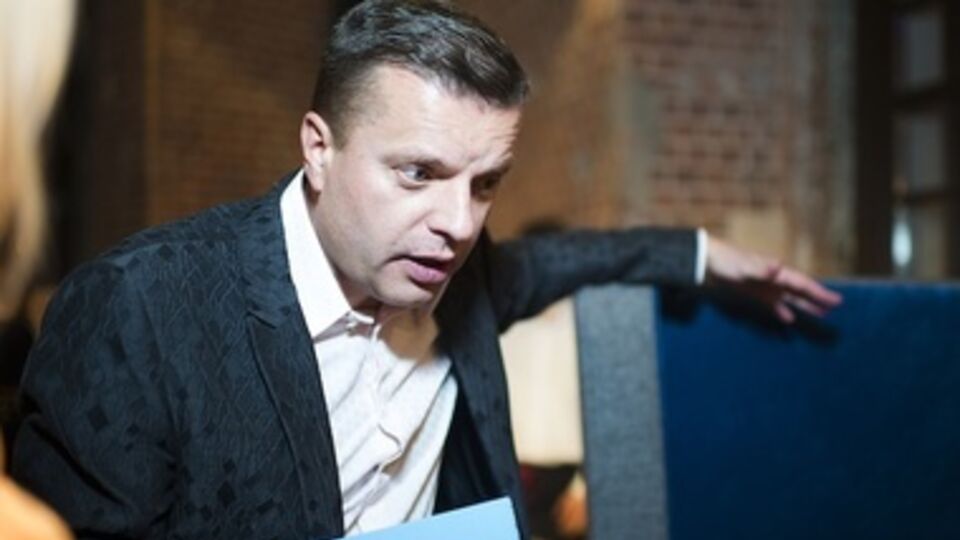 Оператор принес извинения Парфенову за обман