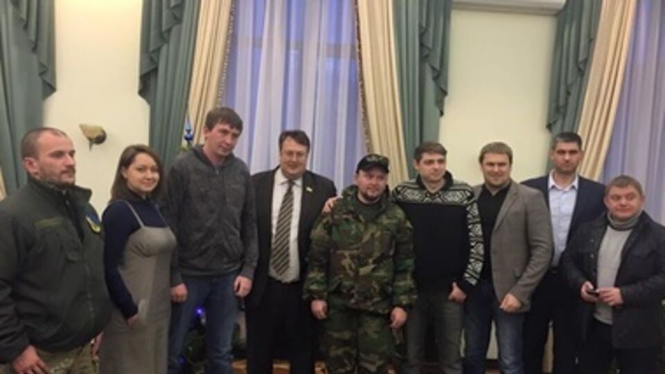 Бойцы "Айдара" и люди, с которыми они помирились