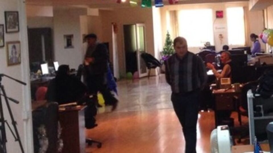 Сотрудники во время обыска 26 декабря