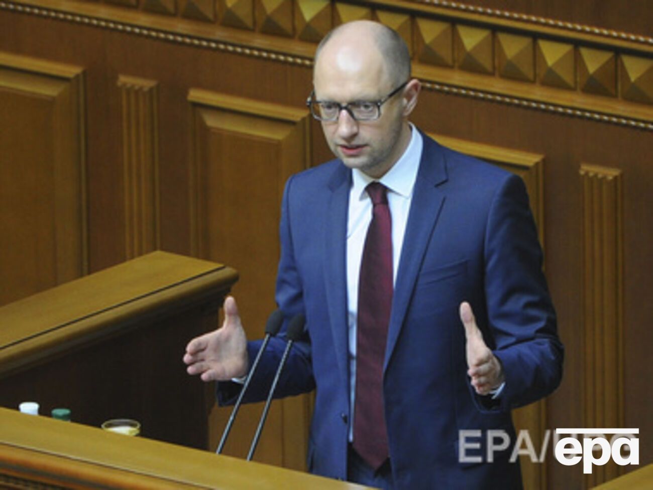 Яценюк сообщил, что правительство и Кабмин согласовали минимальный порог для налога на недвижимость