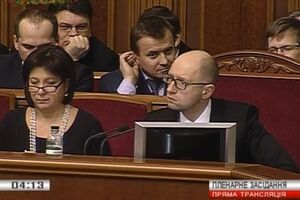 Яценюк представил проект Госбюджета перед голосованием