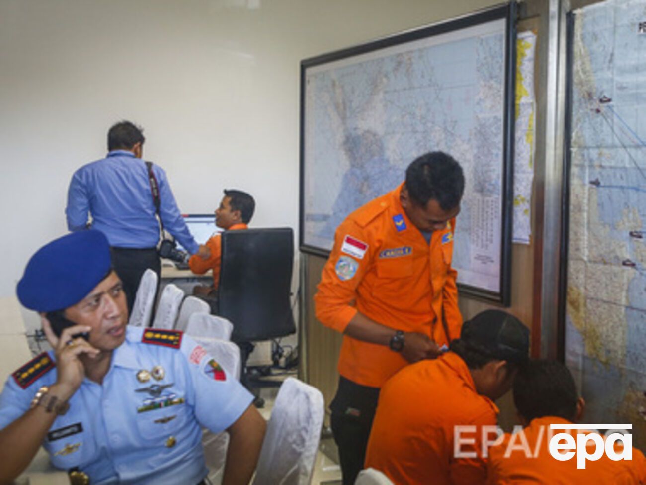 Глава Национального поисково-спасательного агентства Индонезии попросил помощи у стран, имеющих специальные подводные аппараты&nbsp;для сканирования морского дна