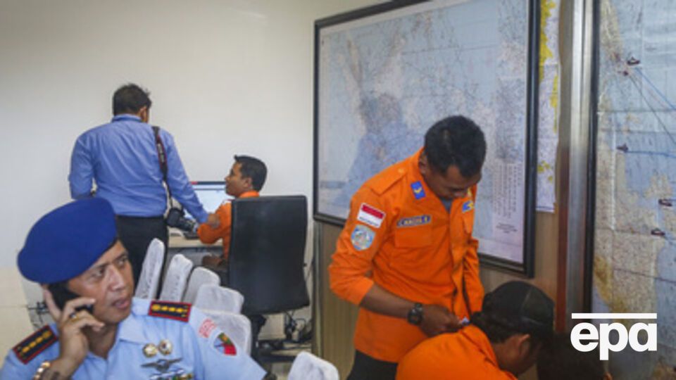 Глава Национального поисково-спасательного агентства Индонезии попросил помощи у стран, имеющих специальные подводные аппараты для сканирования морского дна