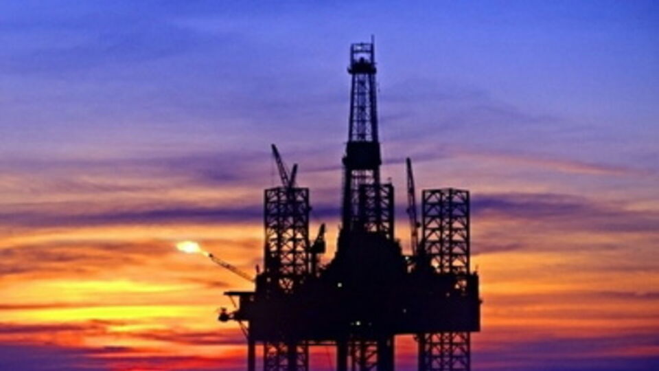 Такая ценовая политика негативно влияет на стабильность финансовой системы стран, которые являются экспортерами нефти