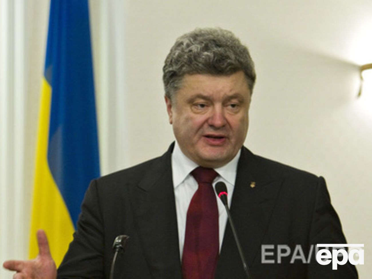 Порошенко считает, что курс гривны обвалился из-за паники