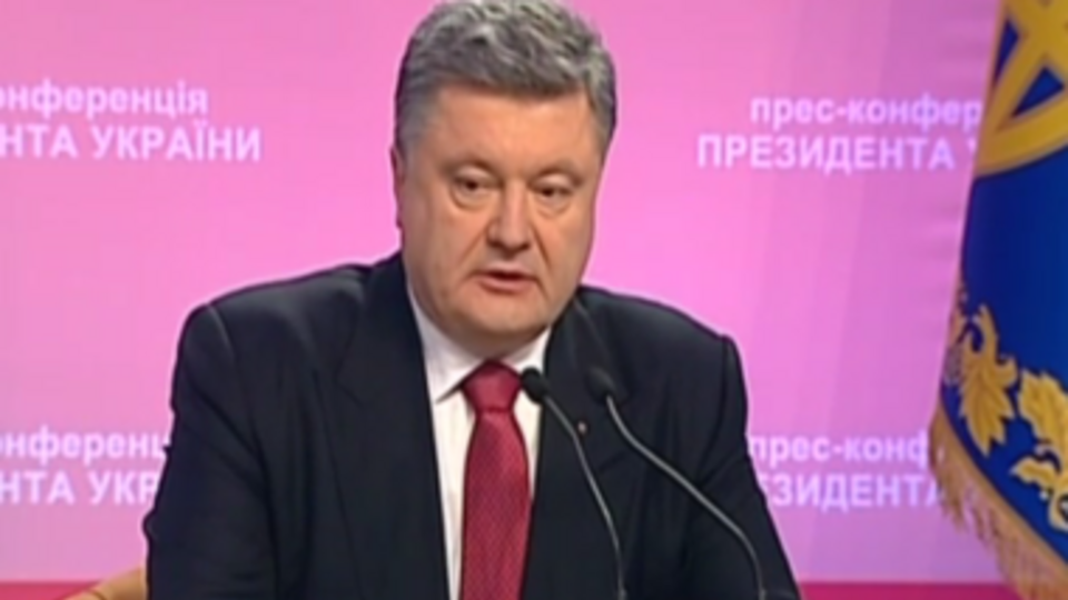 Порошенко пообещал ввести военное положение в случае "полномасштабной агрессии"