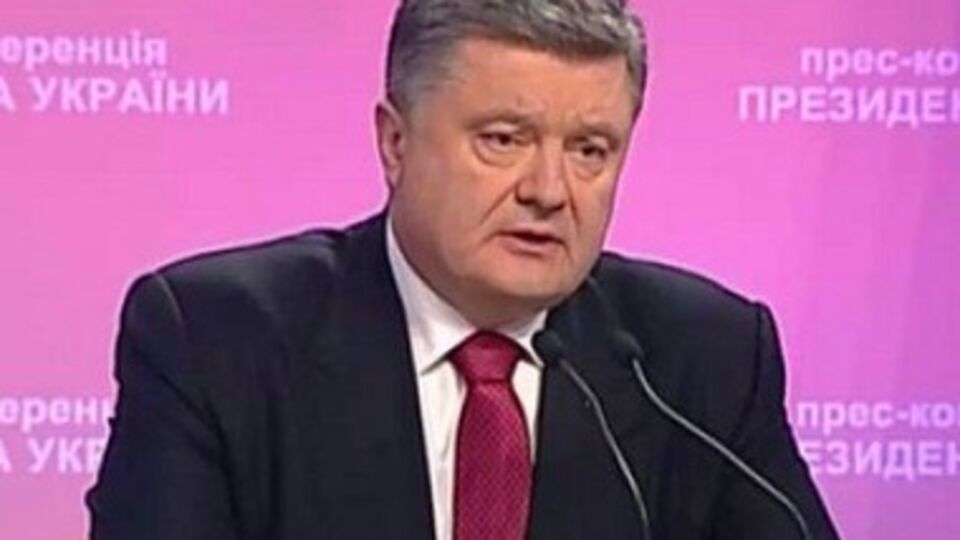 Порошенко рассказал о причинах ограничения движения транспорта в Крым
