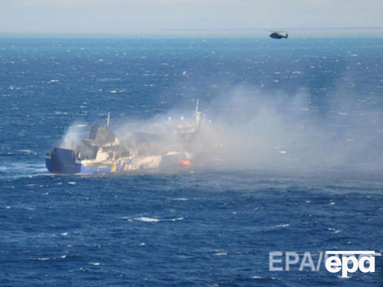 На пароме царила паника --- мужчины пытались залезть в вертолет, игнорируя женщин и детей