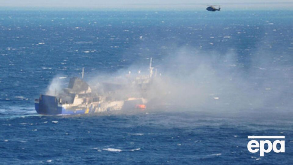 На пароме царила паника --- мужчины пытались залезть в вертолет, игнорируя женщин и детей