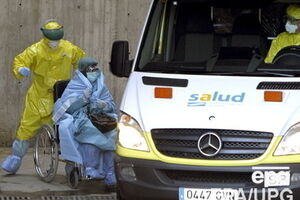 Медицинский работник помогала бороться с вирусом в Африке