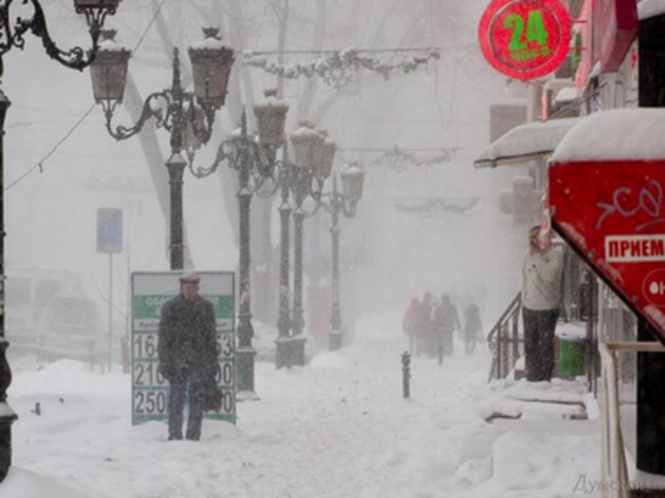 Одессу сильно замело снегом